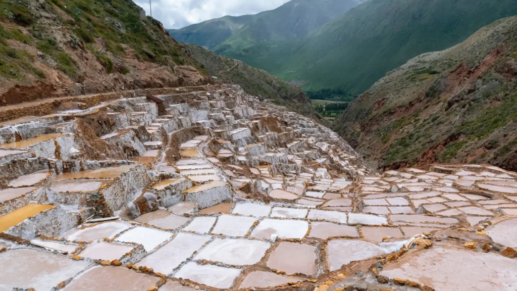 La Sabiduría Silenciosa del Valle Sagrado: Guía para el Viajero Consciente